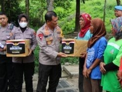 Kunjungi TPSA Banyuurip, Kapolda Jateng Berikan Bantuan Sosial