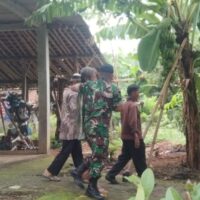 Babinsa Nogosari Turut Pengamanan Dan Pengawalan Pasien ODGJ