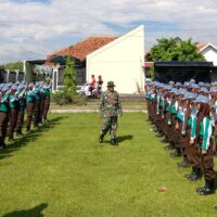 Babinsa Latih Baris Berbaris 170 Siswa Ketarunaan SMKN Miri