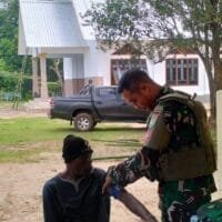 Wujud Bakti TNI, Warga Perbatasan Papua Makin Sehat
