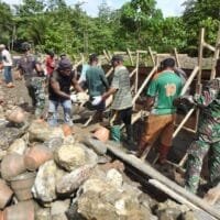 Beginilah Semangat Satgas TMMD 123 Kodim 1510/Sula Dalam Menyelesaikan Pengerjaan Sasaran Fisik