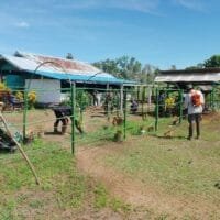 Sinergi TNI & Warga: Bersih-Bersih Gereja, Guyub Rukun di Perbatasan Papua