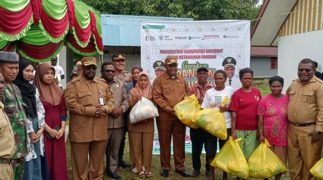 Wakil Bupati Maybrat, Hadiri Gerakan Pangan Murah di Pasar Rakyat Kumurkek Jelang Idul Fitri 1446 H