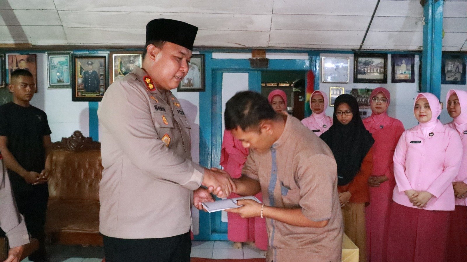 Kapolres Blora Beri Tali Asih Anggota Satlantas Korban Kebakaran