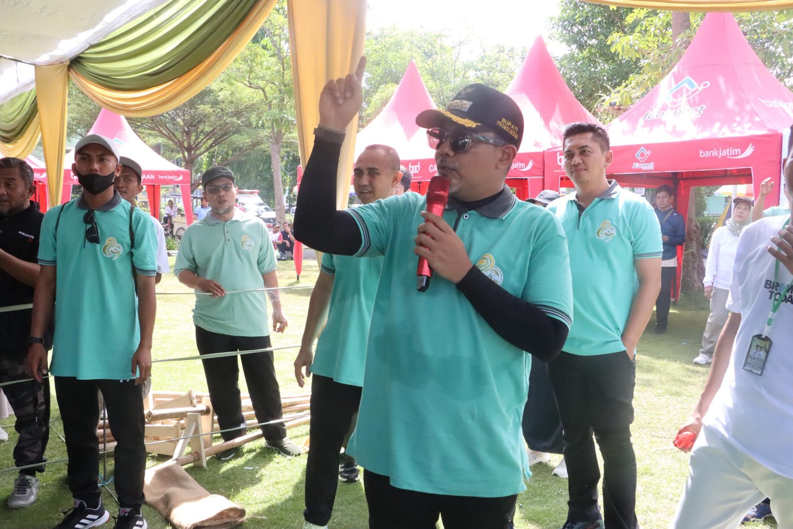 Lomba Olahraga Tradisional Meriahkan Harjakapro Ke-279 di Kraksaan