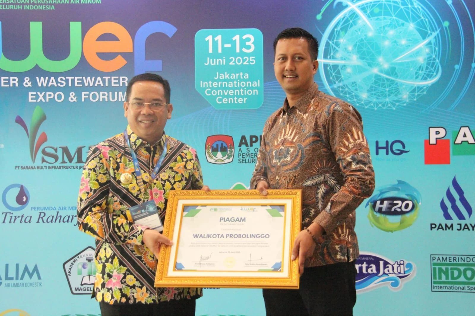 Wali Kota Probolinggo Raih Penghargaan Inovasi Pembiayaan Air Minum 2025