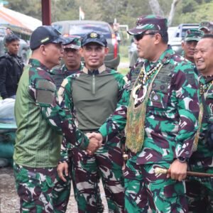 Kunjungan Kerja Brigjen TNI Tagor Rio Pasaribu, S.E (Dankolakops Korem 172/PWY) beserta rombongan di Pos Kotis Walesi Satgas Pamtas Kewilayahan RI-PNG Yonif 521/DY