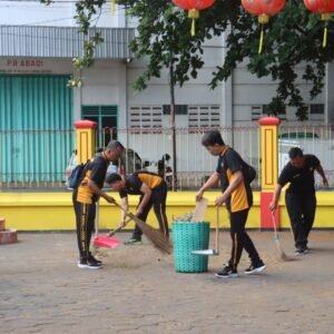 Polres Probolinggo Kota Gelar Bakti Religi Bersihkan Tempat Ibadah Bhayangkara