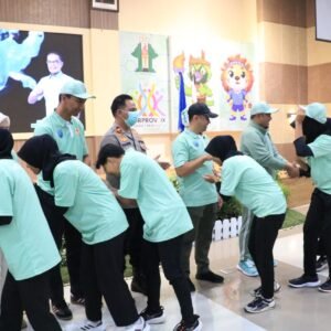 Dandim Probolinggo Letkol Arh Iwan Hermaya Hadiri Pelepasan Kontingen Porprov Jatim IX 2025