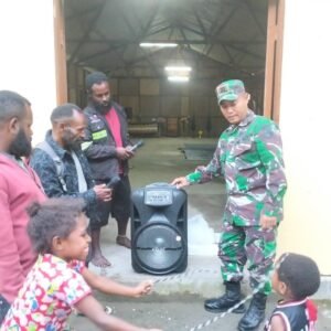 Jaga Hubungan Kerukunan Umat Beragama, Danramil 1710-04/Tembagapura Berikan Bantuan Speaker Ke Gereja