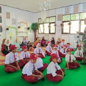Babinsa Haruai-Bintang Ara Hadiri Pengukuhan Siswa Kelas VI SDN Kuari