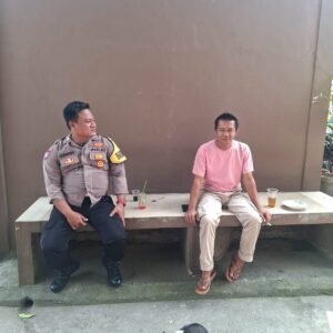 Bripka Suheri Wijaya Sambang Warga, Pererat Silaturahmi dan Jaga Kamtibmas