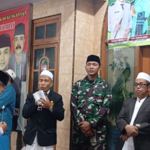 Babinsa Koramil Leces Hadiri Selamatan Desa Pererat Silaturahmi Warga