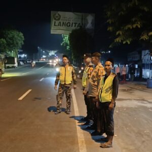 Amankan Wilayah dari Gangguan Kamtibmas, Polsek Widang Patroli Malam