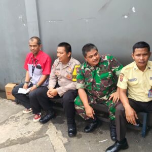 Polsek Cikupa Lakukan Sambang dan Sosialisasi Layanan Kepolisian 110 kepada Warga Desa Bojong