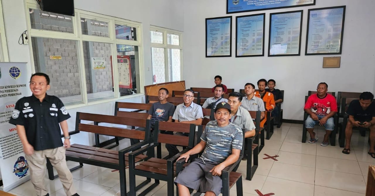 UPT Pengujian Kendaraan Bermotor Probolinggo Berikan Sosialisasi Road To Zero ODOL