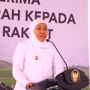 Dandim Probolinggo Dampingi Khofifah Serah Terima 1.080 Sapi Perah Peternak