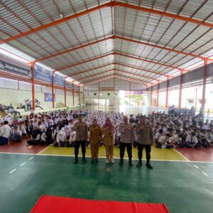 Polsek Tigaraksa: Bhabinkamtibmas Desa Pasirbarat Brigadir Didit F. Hadiri Kegiatan MPLS di SMP dan SMK Karya Pembangunan