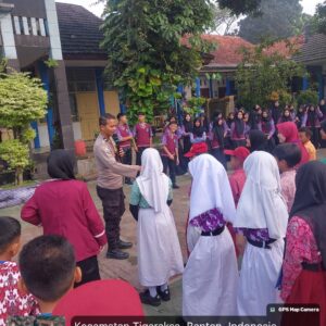 Bhabinkamtibmas Polsek Tigaraksa Aipda Bayu Aditia Kusuma Hadiri Kegiatan MPLS di SMPN 2 Tigaraksa