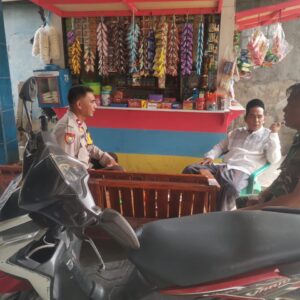 Babinkamtibmas Sambangi Warga di Kelurahan Sukamulya, Jalin Komunikasi dan Sampaikan Pesan Kamtibmas