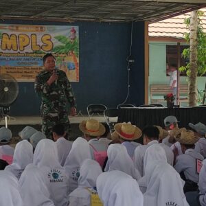252 Siswa Baru SMAN 2 Barabai Ikuti MPLS Bersama Koramil 1002-04/Las