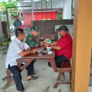 Melalui Komsos, Babinsa Ajak Warga Ciptakan Lingkungan Bersih Dan Sehat