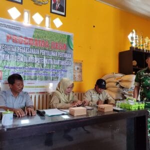 Babinsa Loa Duri Ilir Hadiri Penyuluhan Pertanian Oleh PPL Kepada Poktan