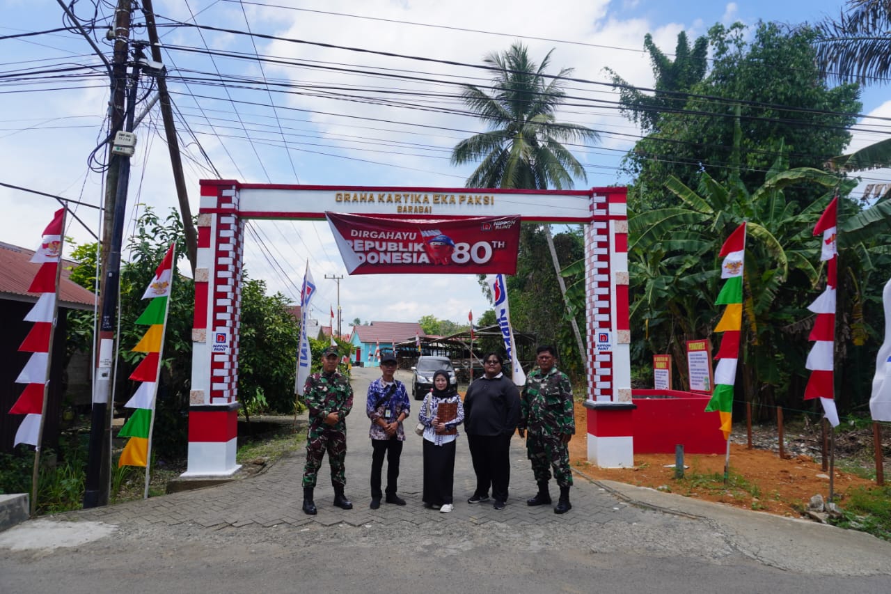 Semarak HUT ke-80 RI, Warga HST Ramaikan Lomba Gapura Kodim