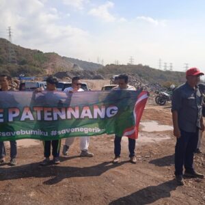 Kritik PSN Menggema Saat Aktivis Kibarkan Bendera di Hutan Perbatasan Probolinggo-Situbondo
