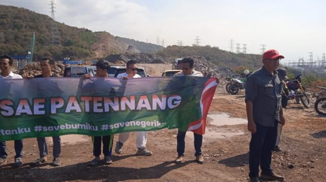 Kritik PSN Menggema Saat Aktivis Kibarkan Bendera di Hutan Perbatasan Probolinggo-Situbondo