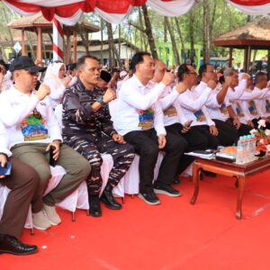Dukung Kelestarian Ekosistem, Dandim 0820 Probolinggo Tanam Mangrove