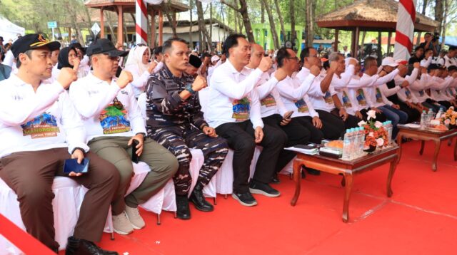 Dukung Kelestarian Ekosistem, Dandim 0820 Probolinggo Tanam Mangrove