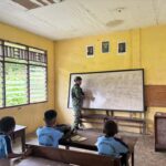 Terbatasnya Guru di Papua Barat, Satgas Yonif 410/Alugoro Bantu Jadi Gadik