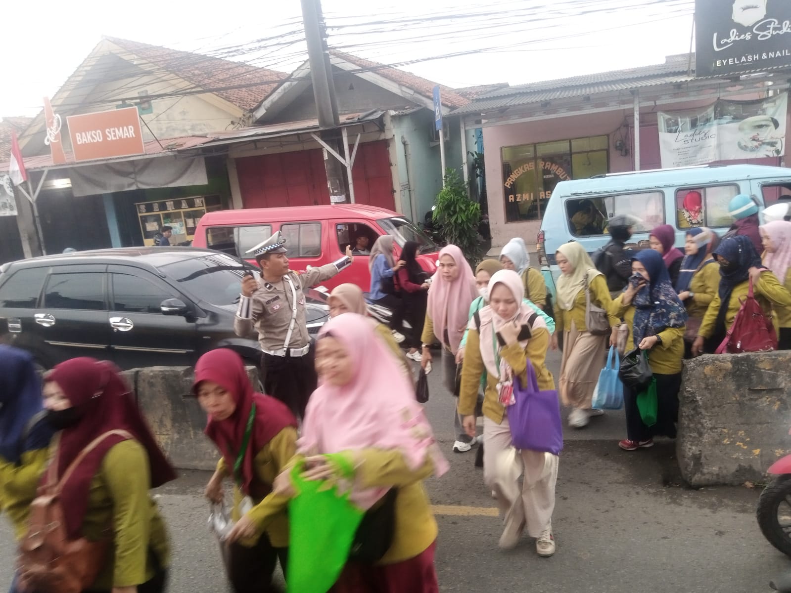 Polsek Cikupa Gelar PECAK, Atur Arus Lalu Lintas di Jam Sibuk Sore Hari