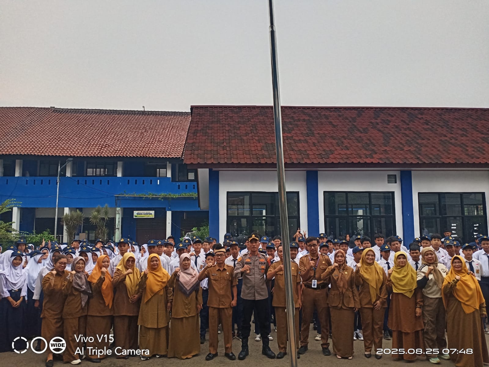 Kapolsek Cikupa Jadi Irup Upacara Bendera di SMPN 2 Cikupa, Sampaikan Pesan Kamtibmas