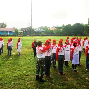 Latih Kedisiplinan dan Keterampilan, Babinsa Matangkan Persiapan Paskibra Kecamatan Muara Muntai