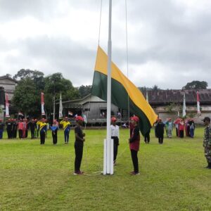 Sambut HUT RI ke 80 Babinsa Kedang Ipil Berikan Pelatihan Paskibra Di Wilayah Binaan