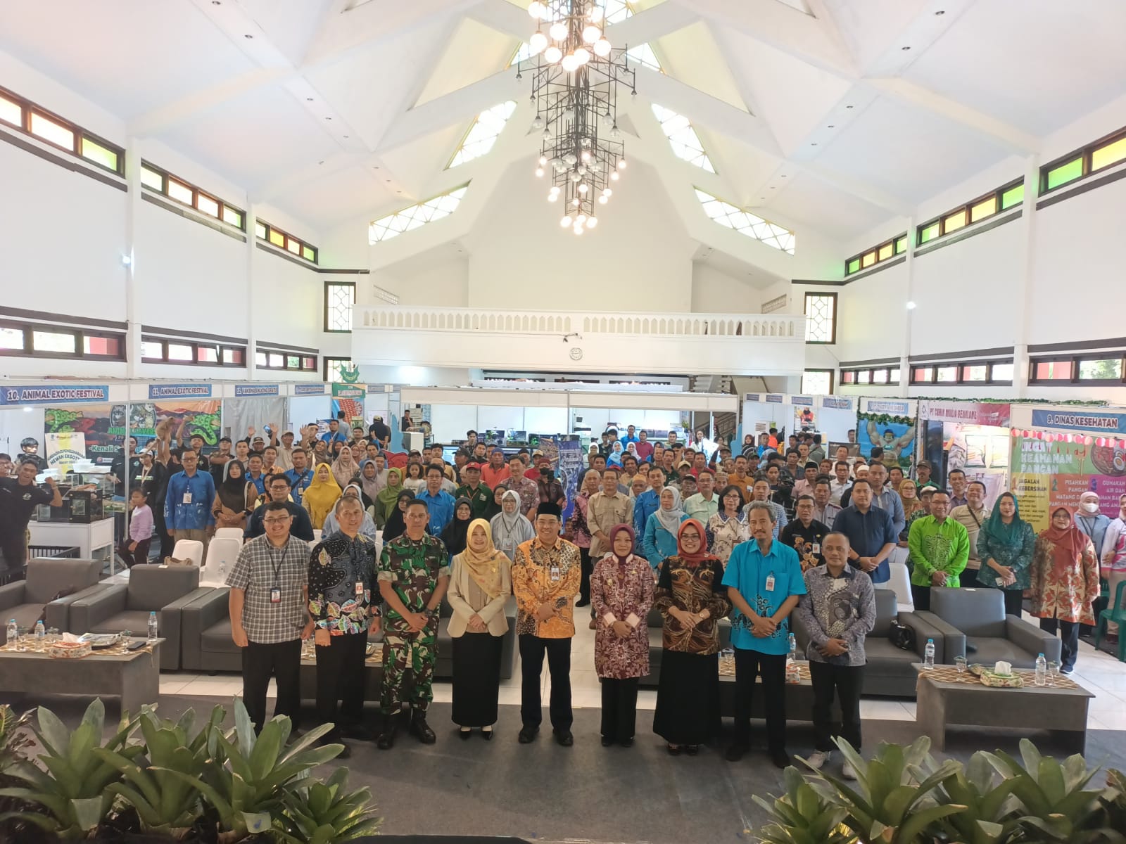 Kasdim 0820/Probolinggo Mayor Inf Herawadi Karnawan Menghadiri Pameran Ketahanan Pangan