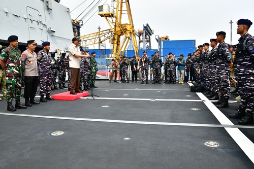 Panglima TNI Dampingi Menhan RI Sambut Kedatangan KRI Brawijaya-320 Di Tanah Air