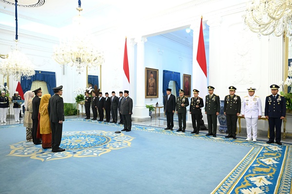 Panglima TNI Hadiri Penganugerahan Pangkat Istimewa dan Pelantikan Menteri Kabinet Merah Putih di Istana Negara