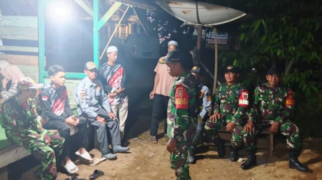 Sinergi TNI dan Masyarakat: Patroli Keamanan Wilayah Bangkat di Malam Hari