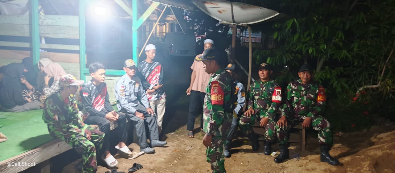 Sinergi TNI dan Masyarakat: Patroli Keamanan Wilayah Bangkat di Malam Hari