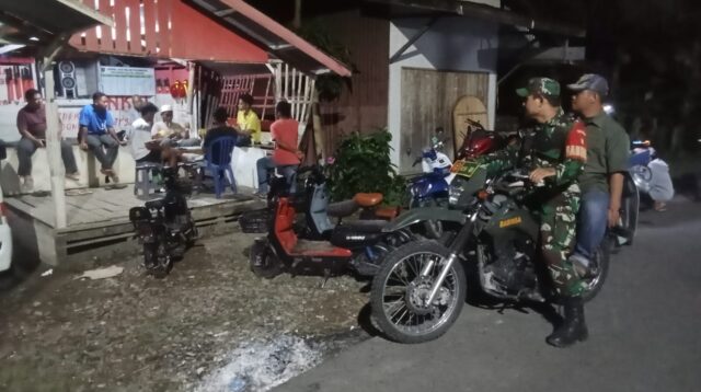 Babinsa Ajak Warga Banua Lawas Aktifkan Poskamling untuk Tingkatkan Keamanan Desa