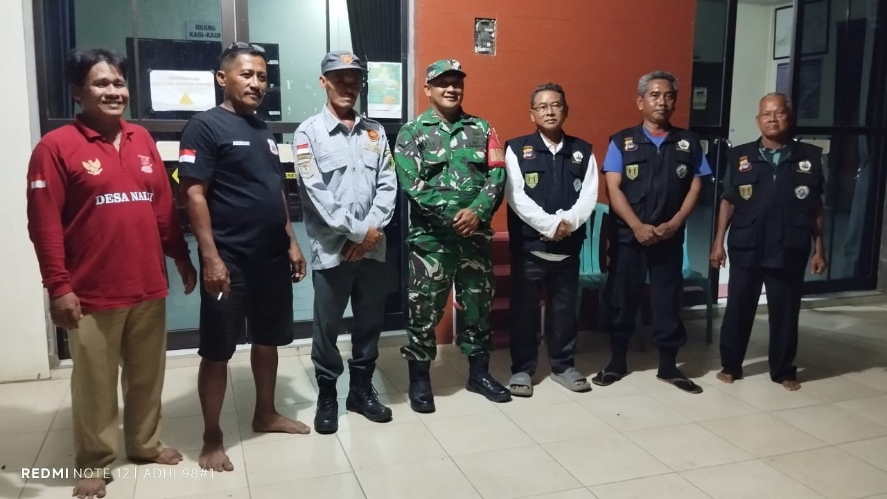 Babinsa Koramil 1008-01/Muara Uya-Jaro Ajak Warga Nalui Aktifkan Poskamling