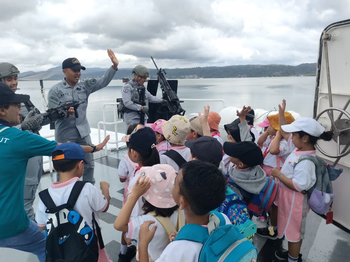 KN. Kuda Laut-403 Edukasi Siswa TK Kristen Kalam Kudus Ambon