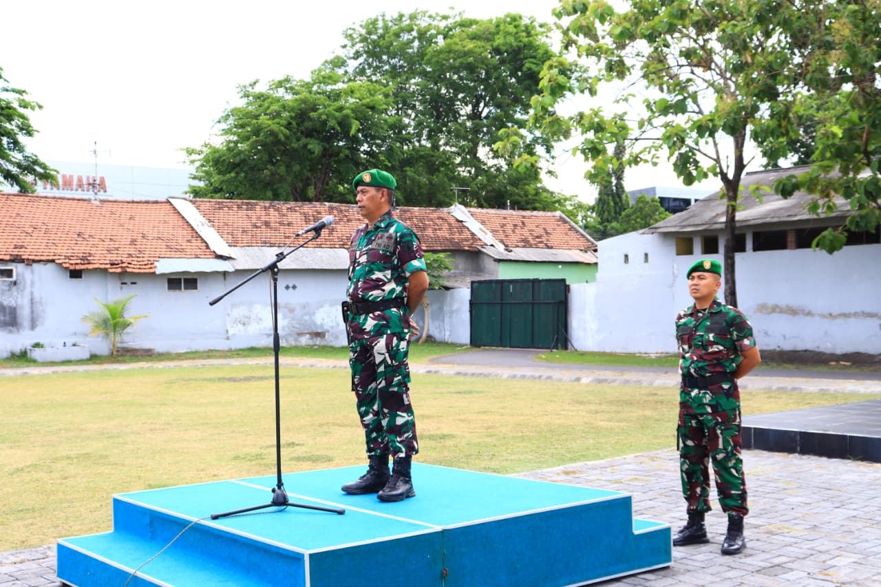 Kasdim 0820/Probolinggo Mayor Inf Herawady Kurnawan Pimpin Upacara Kenaikan Pangkat