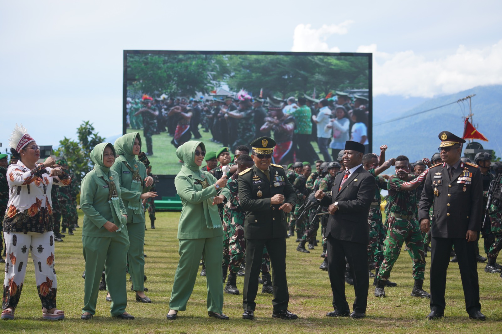 Kodam XVIII/Kasuari Rayakan HUT ke-80 TNI dengan Meriah : Dari Rakyat, Oleh Rakyat, untuk Rakyat