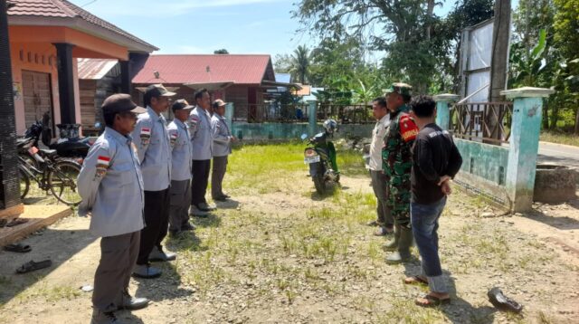 Wujudkan Desa Aman, Babinsa Pandawan Laksanakan Pembinaan Satlinmas