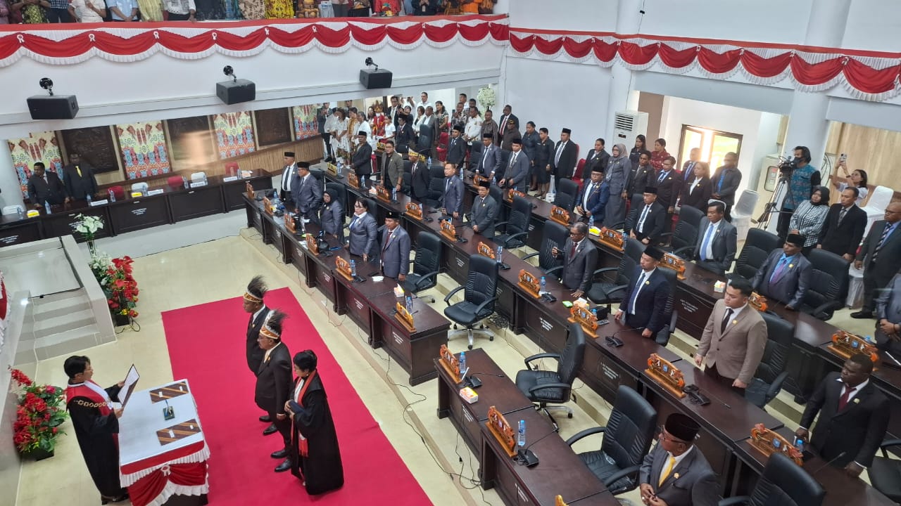 Pelantikan John E. Lewerissa Sebagai Ketua DPR Kota Sorong: Awal Baru untuk Sinergi Pemerintahan