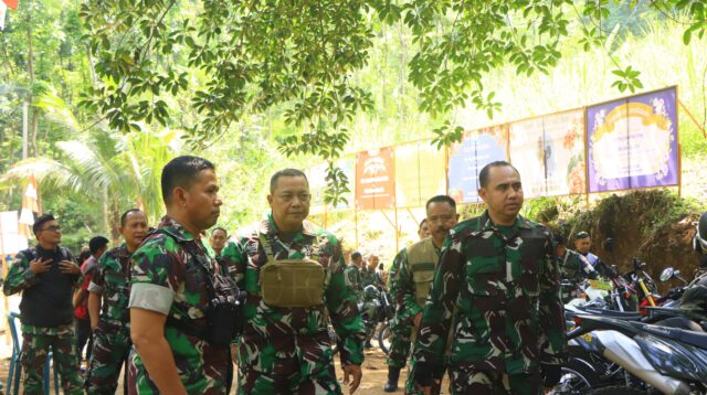 Bangun Kekompakan dan Cegah Gangguan Keamanan, Dandim Probolinggo Turun Langsung Pimpin Patroli